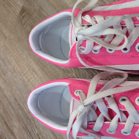 🩷Vans Women's Bright Pink Sneakers size 6.5 🩷LIKE NEW!!!!!!!!🩷 - Picture 3 of 9